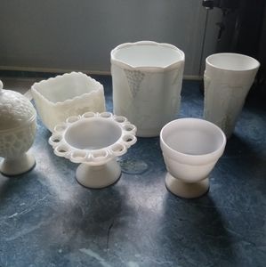 Different pieces of ventages milk glass